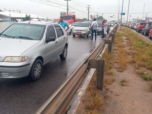 [Vídeo] Acidente envolvendo três veículos é registrado na AL 220 em Arapiraca