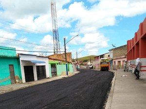 Centro de Matriz de Camaragibe recebe asfalto do Pró-Estrada
