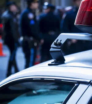 Criança liga para a polícia e mãe é presa por crime cruel no Texas