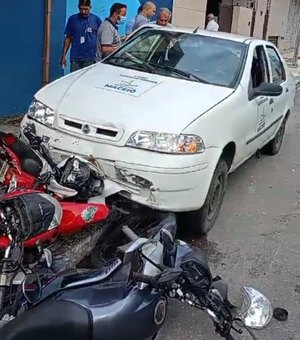 [VÍDEO] Carro da prefeitura de Maceió bate em motos na Pajuçara