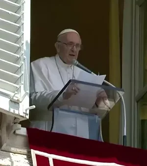 Papa reza o Ângelus no Vaticano pela 1ª vez após cirurgia e pede paz em Cuba