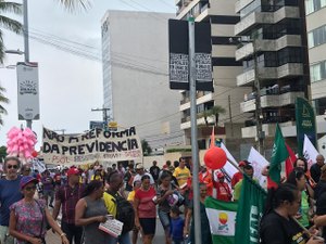 1º de maio: movimentos sociais fazem protesto contra reforma da previdência 