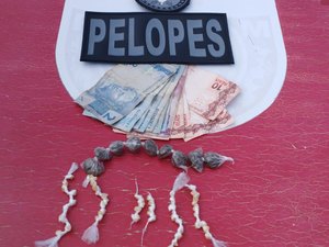 Polícia Militar flagra trio com drogas em Messias; um deles já tinha passagem por tráfico