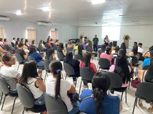Lagoa da Canoa realiza formação de cuidadores de alunos com deficiência