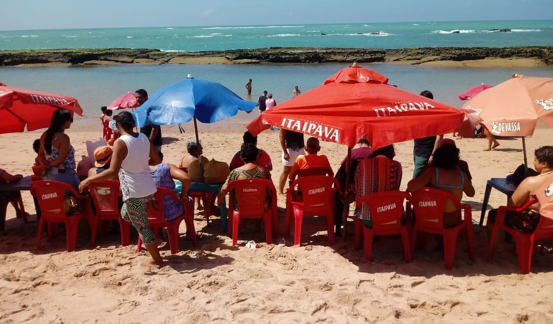 Moradores de residências terapêuticas ganham dia de lazer na praia