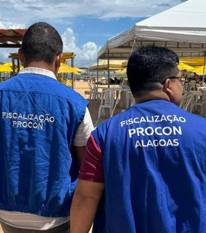 Operação Verão: Procon autua cinco estabelecimentos na Praia do Gunga