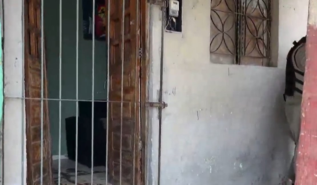 Adolescente de 16 anos é morta a tiros dentro de casa na região da 'Quebrada', em Maceió