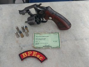 Adolescente é apreendido com revólver 38 no Clima Bom