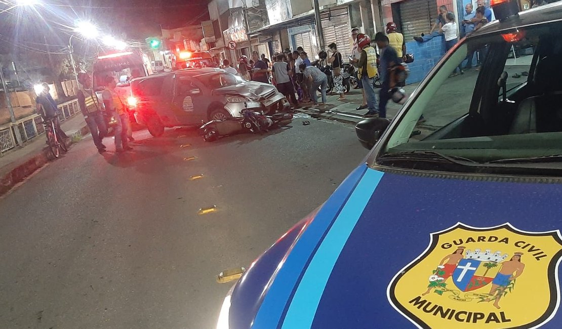 Colisão entre carro e moto deixa motorista ferido em Palmeira dos Índios