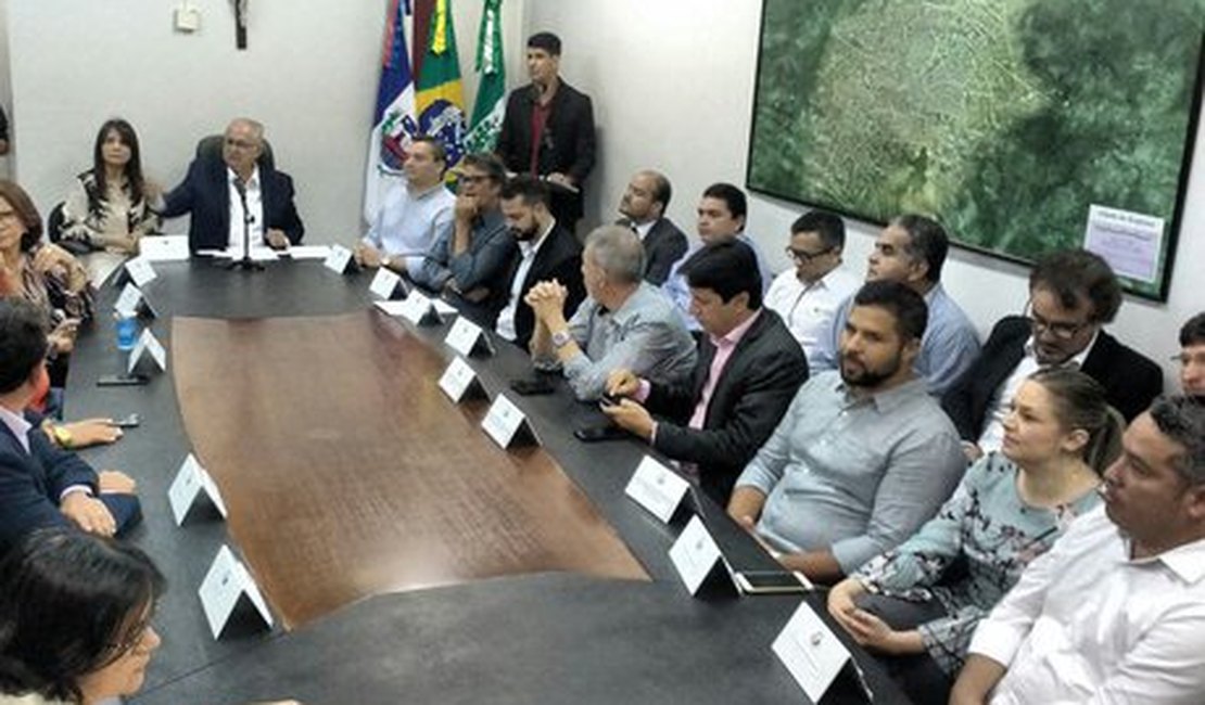 Rogério anuncia nova equipe de trabalho, mas vereadores aliados se dividem