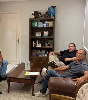Júlio Cezar se reúne com diretoria do CSE e reforça apoio da Prefeitura