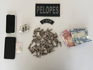 Jovens são presos suspeitos de tráfico de entorpecentes no bairro Canafístula, em Arapiraca