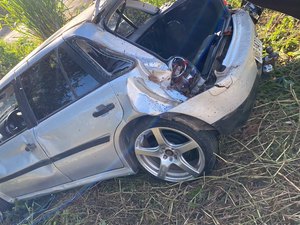 Condutor perde controle do carro e sofre acidente na AL-105 em Porto Calvo