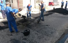 Prefeitura de Arapiraca intensifica obras de pavimentação e calcamento