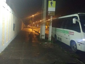 Micro-ônibus é assaltado por três homens armados na AL-220
