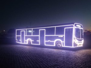 Ônibus de Maceió recebem iluminação para o Natal