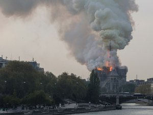 Incêndio atinge a Catedral de Notre-Dame, em Paris