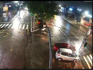 Batida durante a madrugada deixa trânsito lento na ﻿Avenida Fernandes Lima