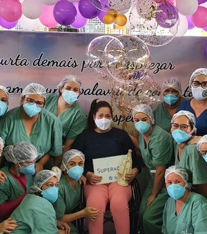 Mulher recebe alta após dar à luz e ser entubada no Hospital Regional de Arapiraca