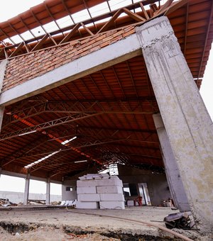 Prefeita Tia Júlia anuncia construção de ginásio para a nova Escola Elói Barbosa