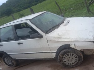 Idoso tem ferimento na perna após capotar carro em Pariconha, Sertão de Alagoas