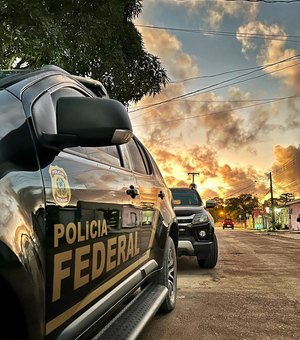 Mulher é alvo de operação da PF por fraudes na obtenção de benefícios previdenciários em Penedo