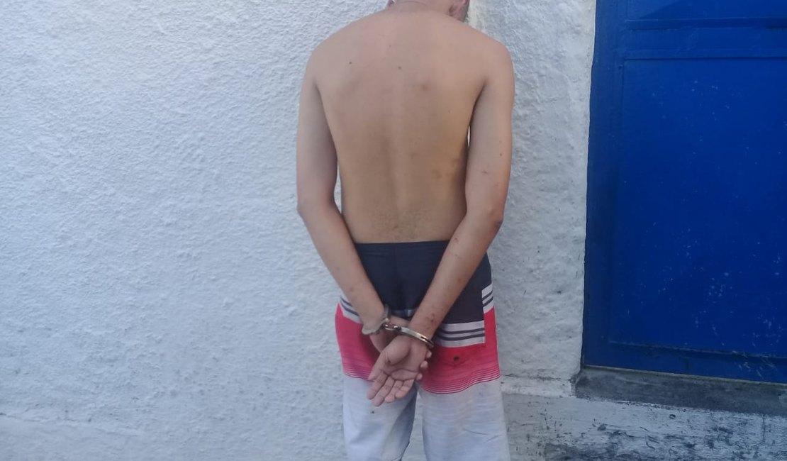 Jovem é preso por suspeita de tráfico de drogas na Levada 