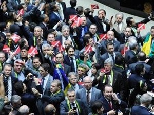 Maioria da comissão do impeachment recebeu doações de empresas da Lava Jato