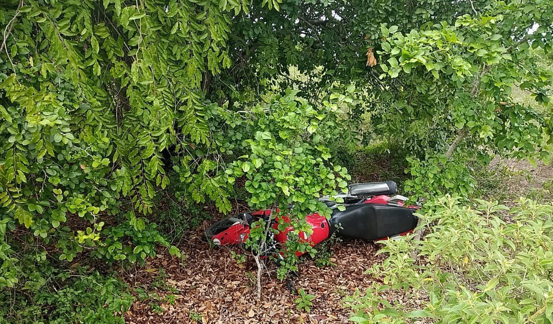 Motocicleta roubada é abandonada na zona rural de Arapiraca