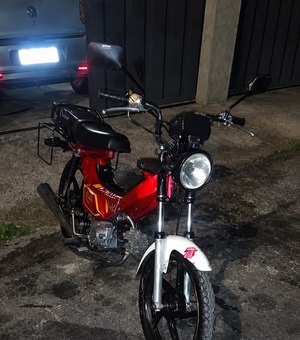 Condutor de ciclomotor invade pastelaria e atinge clientes em Arapiraca