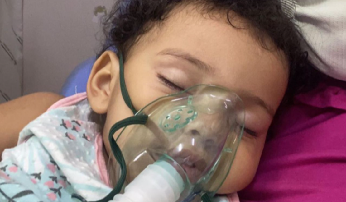 Menina de 1 ano que aguardava leito de UTI Pediátrica para tratar derrame pleural é transferida para Maceió