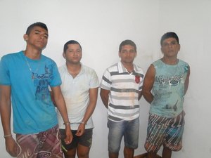 Após invadir casa e agredir vítima, acusados são presos, em Feira Grande