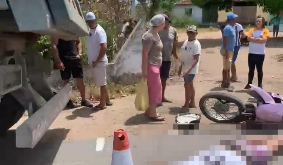 Caminhão dá ré, atinge moto e deixa homem morto na AL-110 em Arapiraca