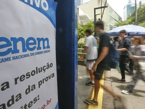 MEC aciona PF e anula questões do Enem após estudante antecipar itens em live