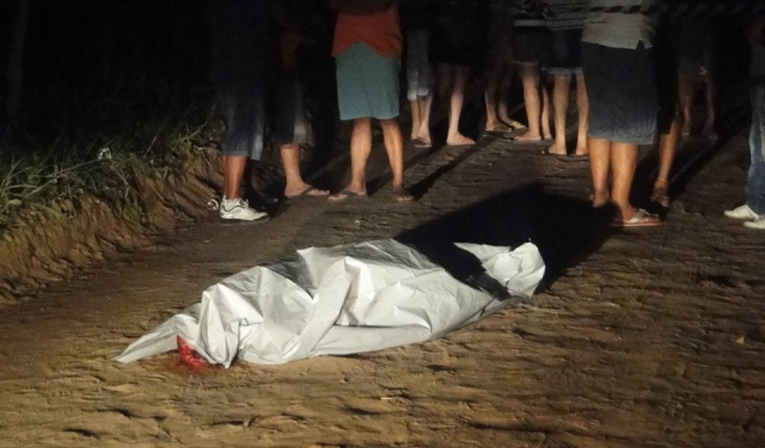 Corpo de professor é encontrado com perfurações de faca e marteladas