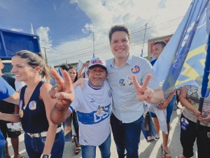 Davi é recebido pelo povo durante carreata em Branquinha, Murici e Messias