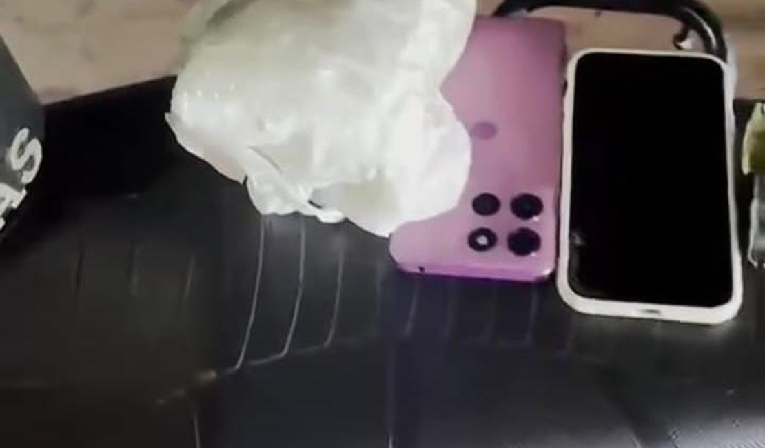 Casal é detido com entorpecentes em moto adulterada e roubada em Maceió