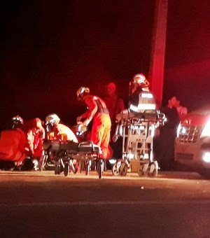 Colisão entre carro e motocicletas deixa três gravemente feridos na BR-316