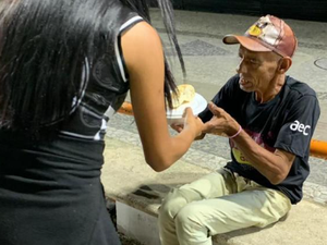 Torcida Mancha Negra realiza ação social pelas ruas de Arapiraca