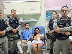 Policiais Militares do 3° BPM salvam recém-nascido engasgado em Arapiraca