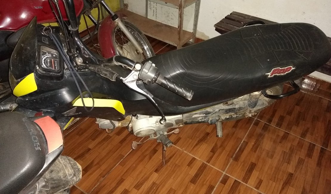 Suspeitos fogem da polícia e abandonam motos em Porto de Pedras