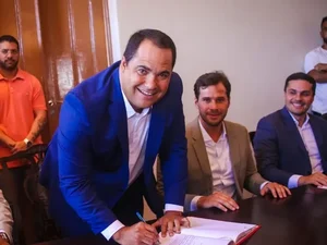 Prefeito de Marechal Deodoro se rende ao bolsonarismo para evitar ser ‘engolido’ em 2028