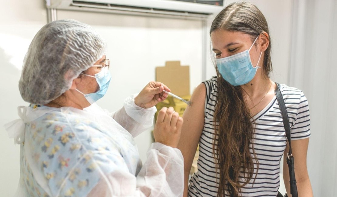 Saúde inicia campanha de vacinação contra HPV nas escolas nesta segunda (21)