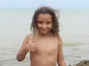 Menino de 6 anos é encontrado morto em terreno baldio em de Maceió