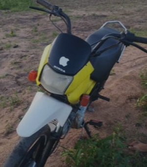 Motocicleta Honda Pop amarela é furtada na porta de casa em Feira Grande
