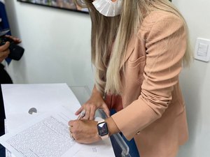 Prefeita Ceci Rocha vai reajustar salários dos servidores da rede municipal de ensino em Atalaia