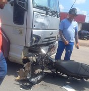 Colisão frontal entre caminhão e motocicleta deixa uma pessoa ferida no Santos Dumont