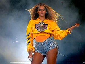 Beyoncé doa R$ 340 mil em bolsas de universidades para alunos negros: 'Sonhos'