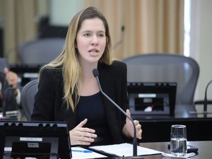 Cibele Moura defende mudança no sistema de proteção às mulheres e destaca lei de sua autoria