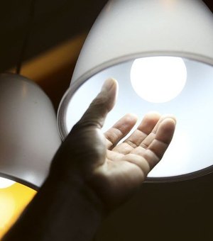 Conta de luz pode subir mais de 20% em 2022, prevê Aneel